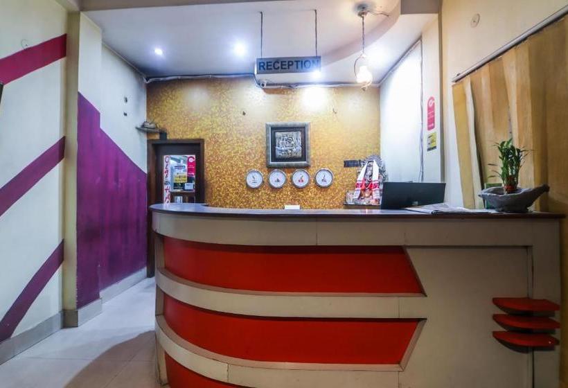هتل Oyo 27059 Grand City