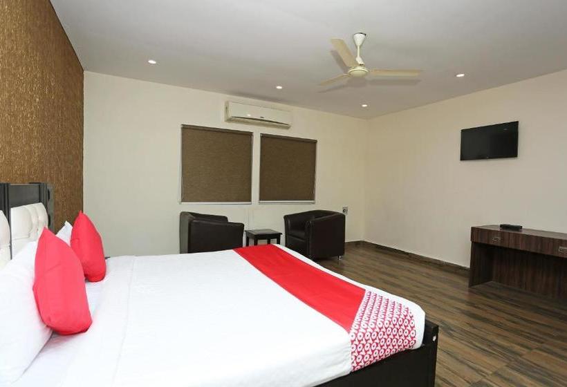 Отель Oyo 29173 The Grand, Jammu