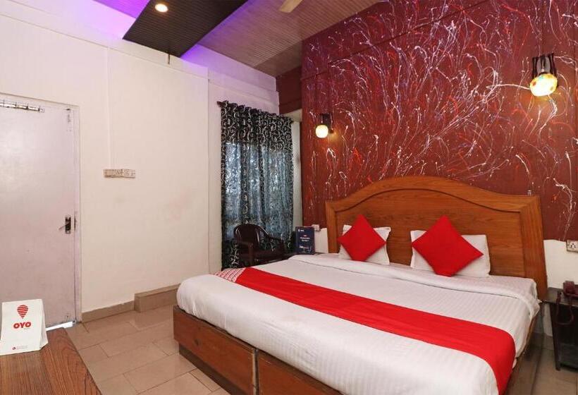 هتل Oyo 40128 Grand Park