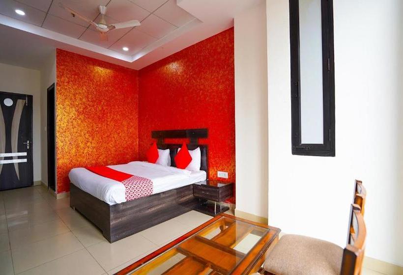 فندق Oyo 61376 The H D , Bar & Restaurant