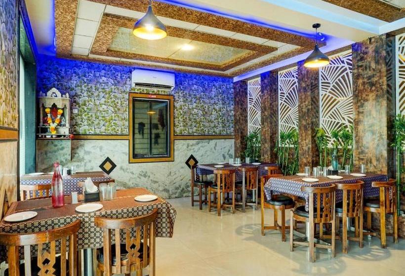 Отель Oyo 74535 Luxury Inn
