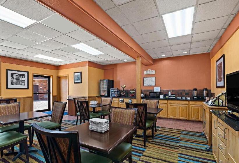 هتل Rodeway Inn