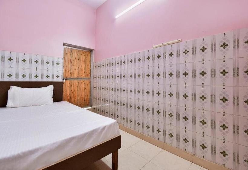 فندق Spot On 47639 Mahakal Lodge