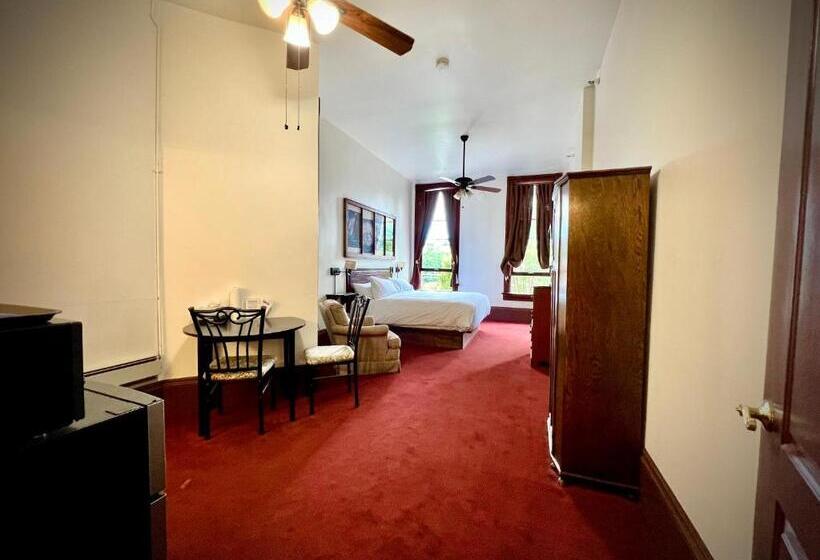 فندق The Monarch