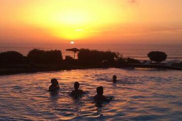 هتل Dar Danse, The Bubble On The Beach