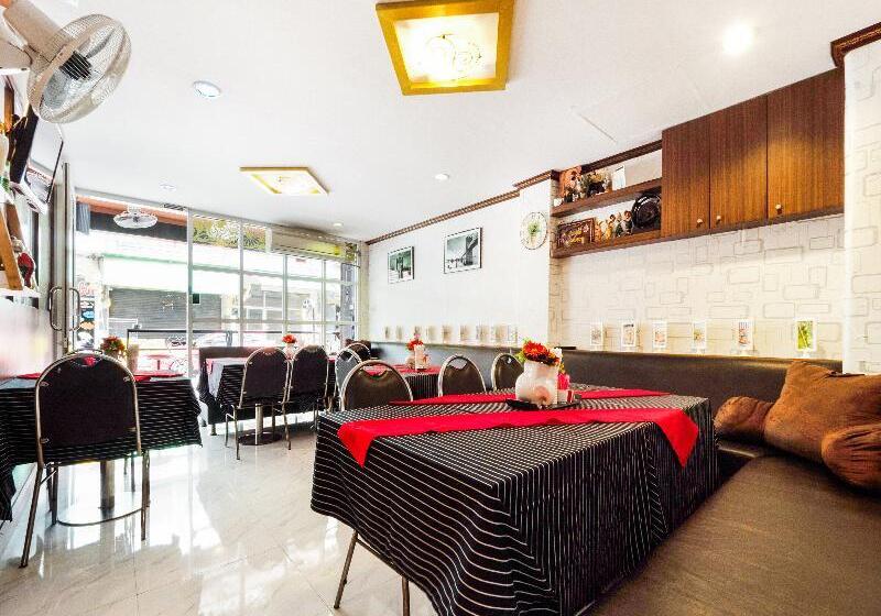 호텔 Oyo 75375 Lisa Guesthouse