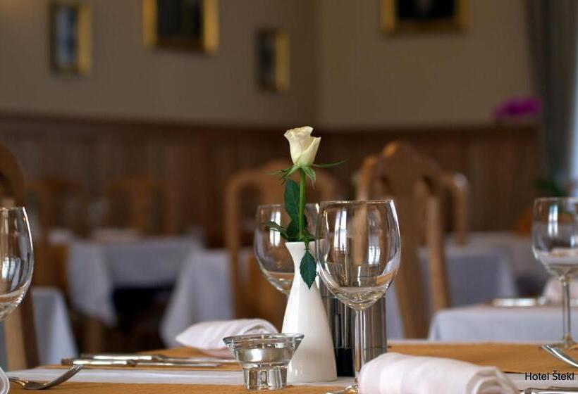 ホテル štekl   Hrubá Skála