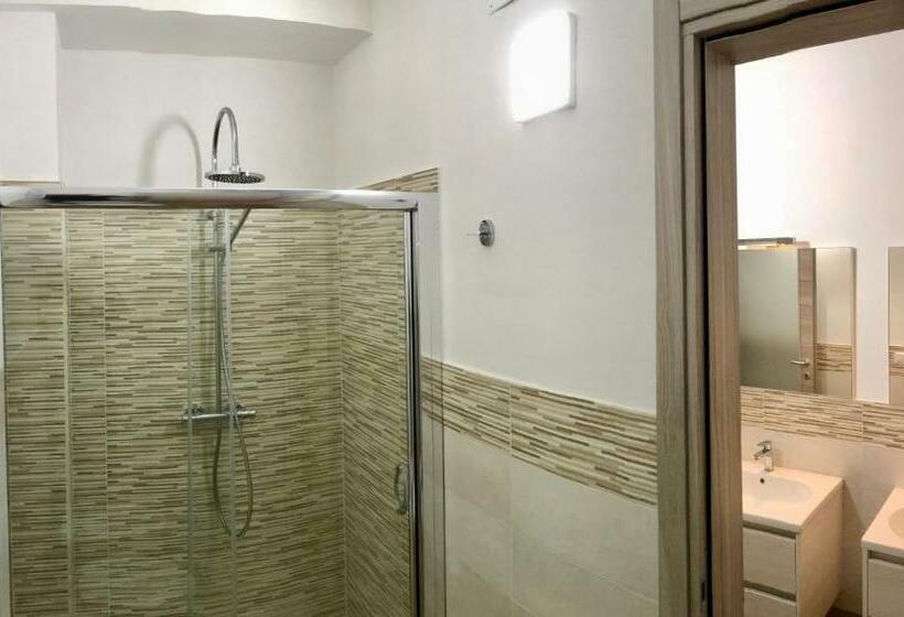 تختخواب و صبحانه La Residenza Apartment