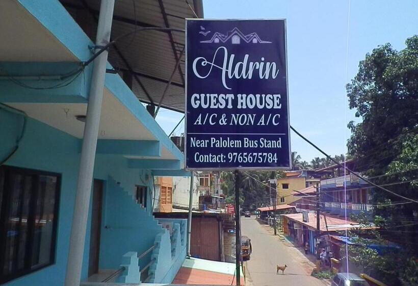 פנסיון Aldrin Guest House