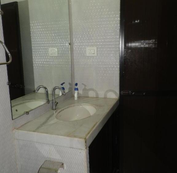פנסיון Aldrin Guest House