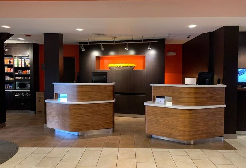 فندق Courtyard By Marriott Concord
