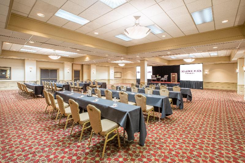 هتل Crowne Plaza Cleveland Airport, An Ihg