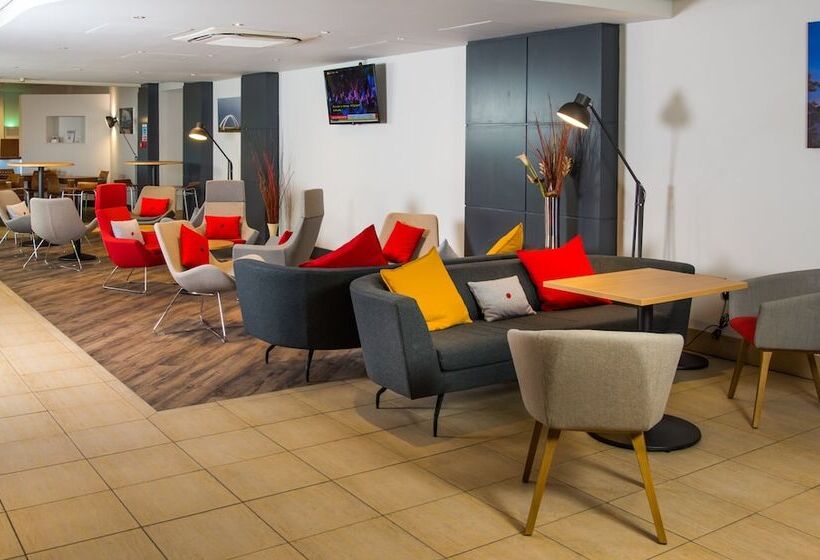 هتل Holiday Inn Express Newport, An Ihg