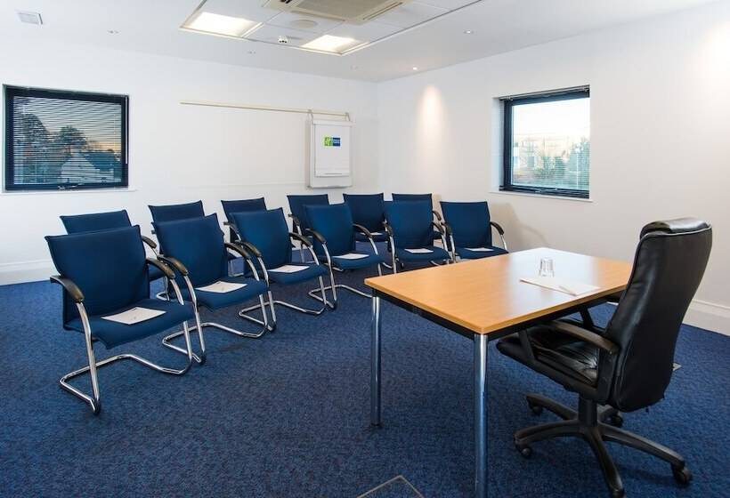 هتل Holiday Inn Express Newport, An Ihg