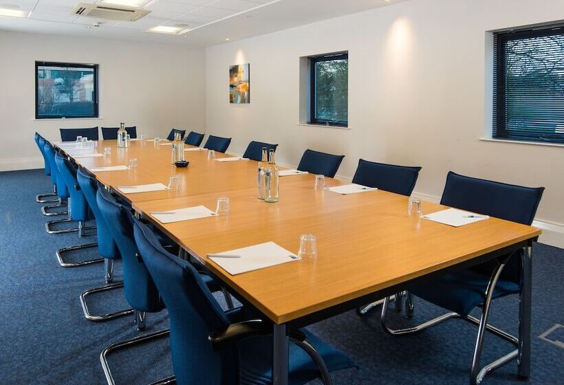 هتل Holiday Inn Express Newport, An Ihg