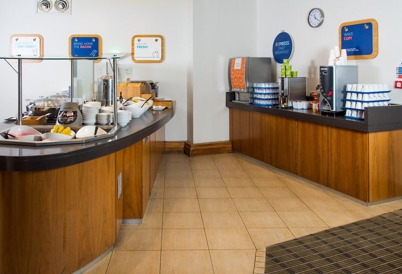 هتل Holiday Inn Express Newport, An Ihg