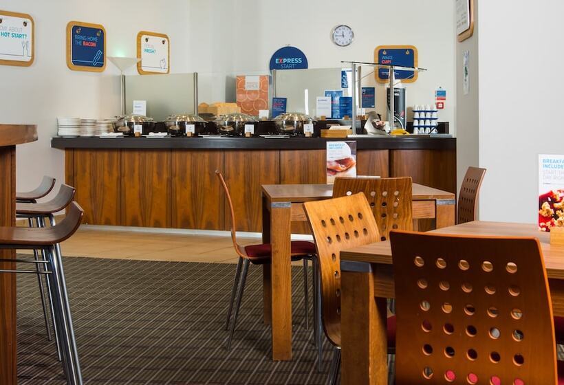 هتل Holiday Inn Express Newport, An Ihg