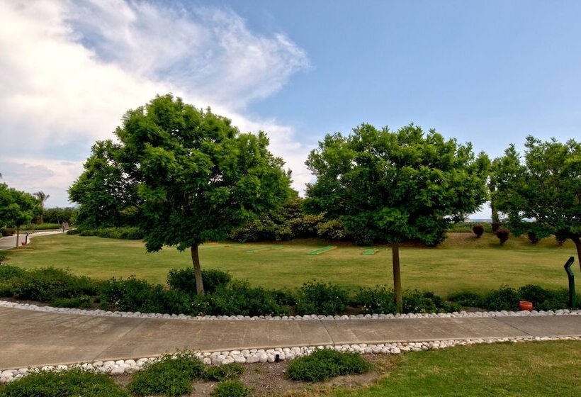 هتل Holiday Village Turkiye