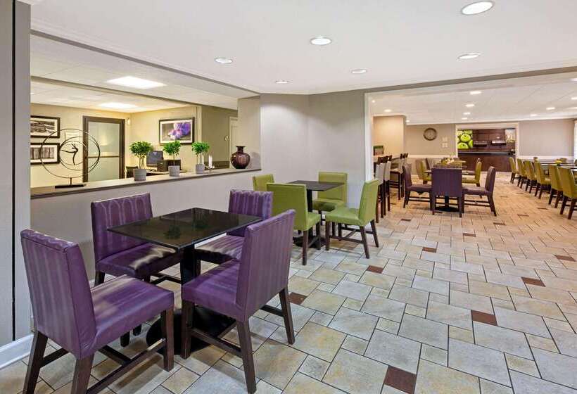 هتل La Quinta By Wyndham Miami Airport East