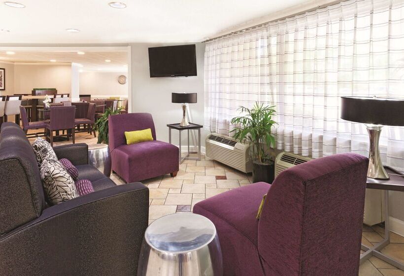 هتل La Quinta By Wyndham Miami Airport East