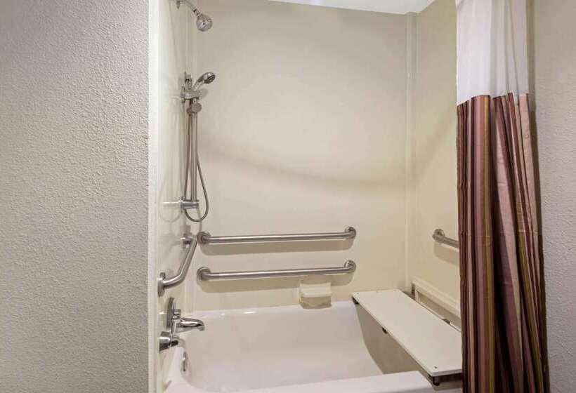 هتل La Quinta By Wyndham Miami Airport East