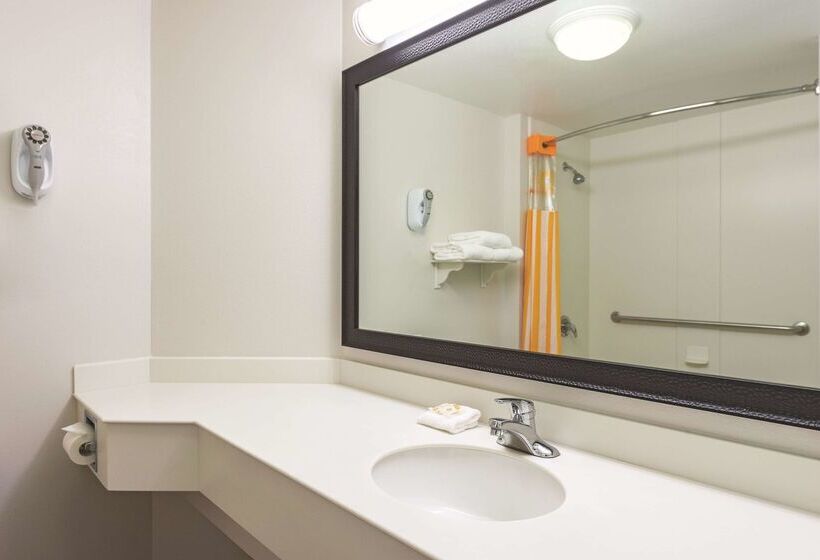 هتل La Quinta By Wyndham Miami Airport East