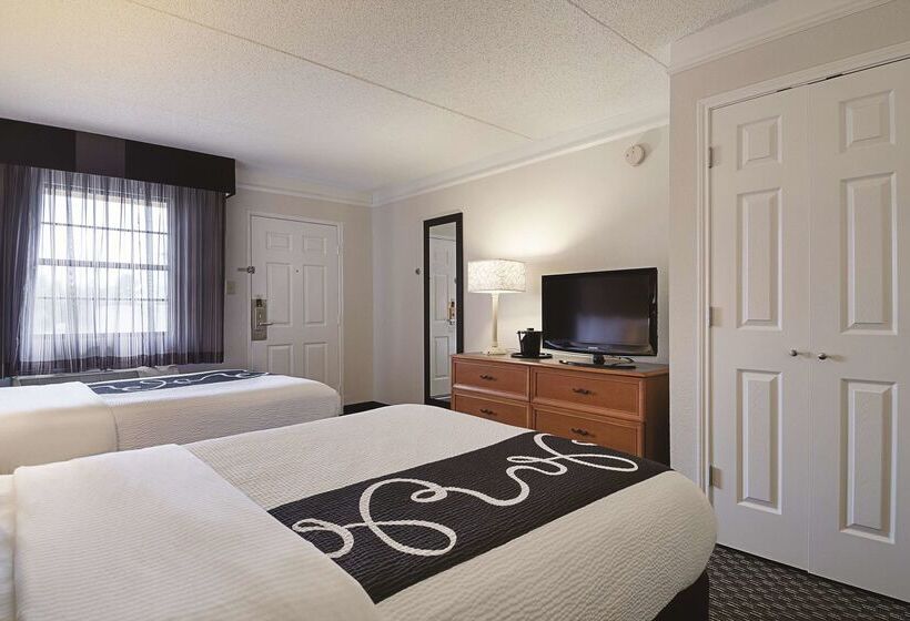 هتل La Quinta By Wyndham Miami Airport East