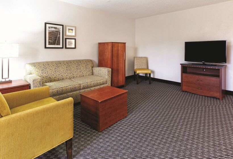 هتل La Quinta By Wyndham Miami Airport East