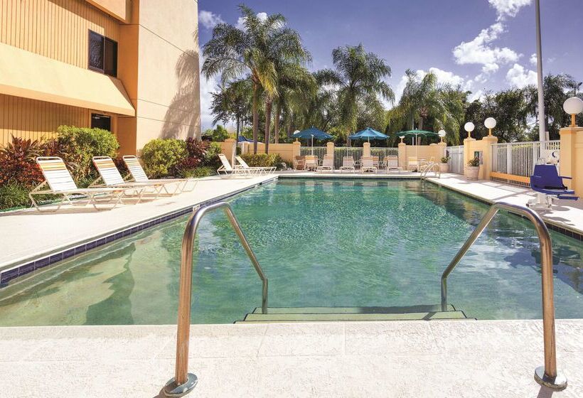 هتل La Quinta By Wyndham Miami Airport East