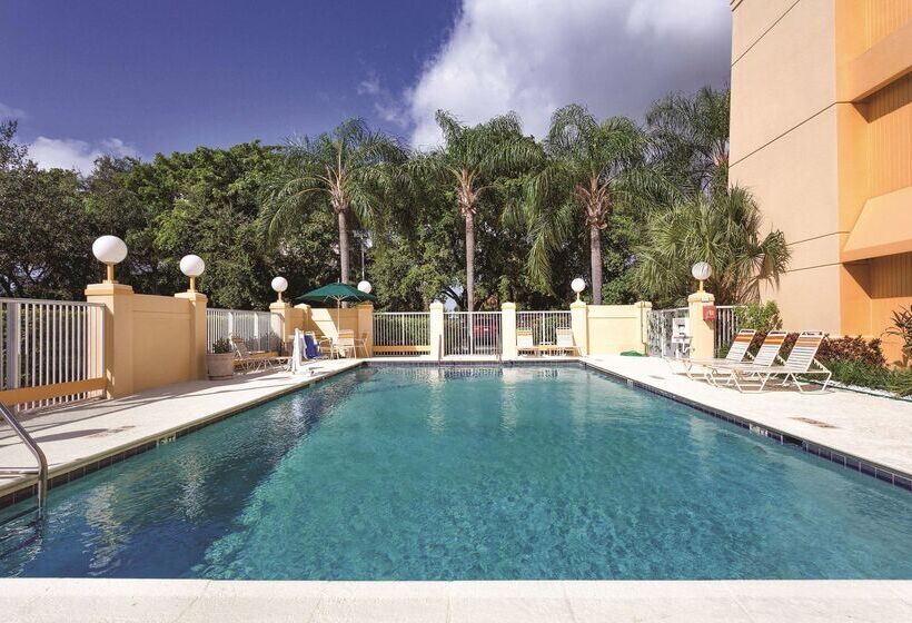 هتل La Quinta By Wyndham Miami Airport East