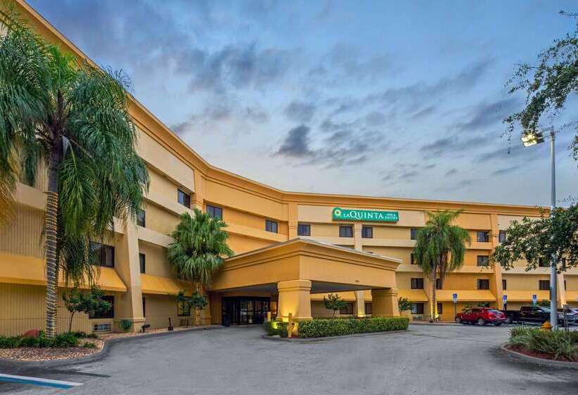 هتل La Quinta By Wyndham Miami Airport East