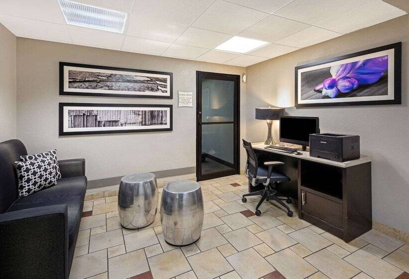 هتل La Quinta By Wyndham Miami Airport East
