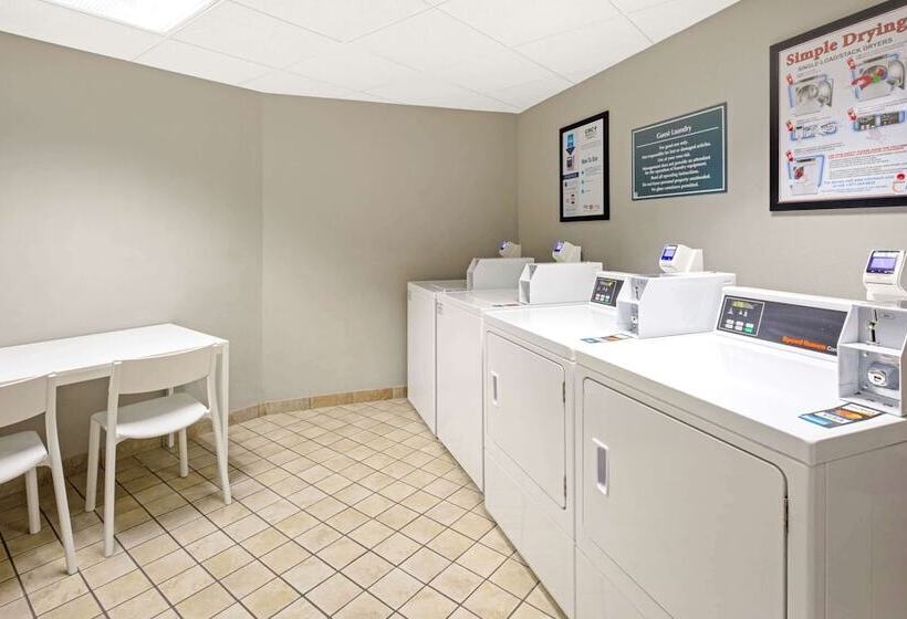 هتل La Quinta By Wyndham Miami Airport East