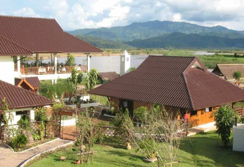 هتل Maekok River Village