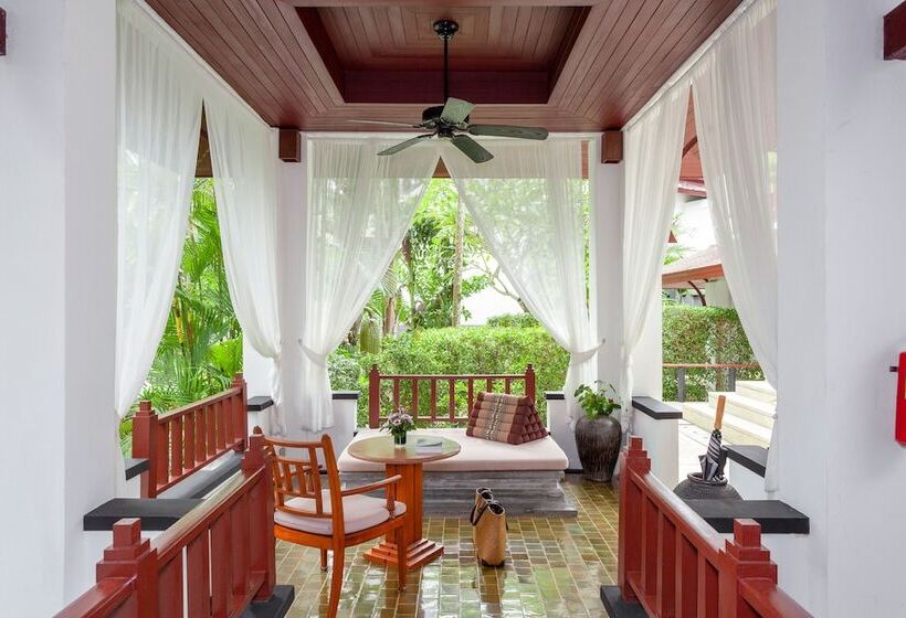 Отель Nakamanda Resort And Spa