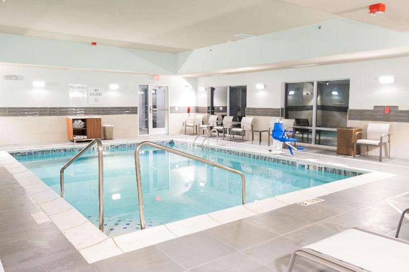 Отель Holiday Inn Express & Suites Dayton East   Beavercreek, An Ihg