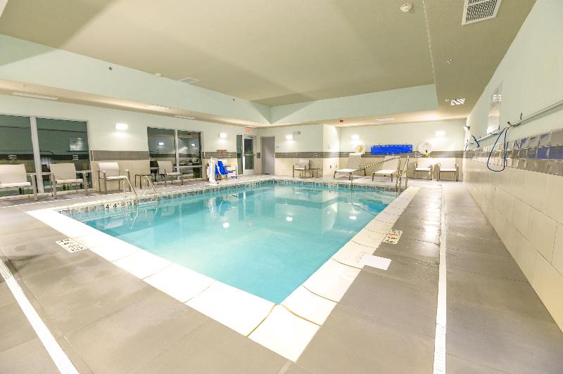 Отель Holiday Inn Express & Suites Dayton East   Beavercreek, An Ihg