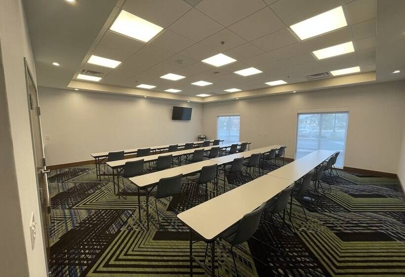 Отель Holiday Inn Express & Suites Dayton East   Beavercreek, An Ihg