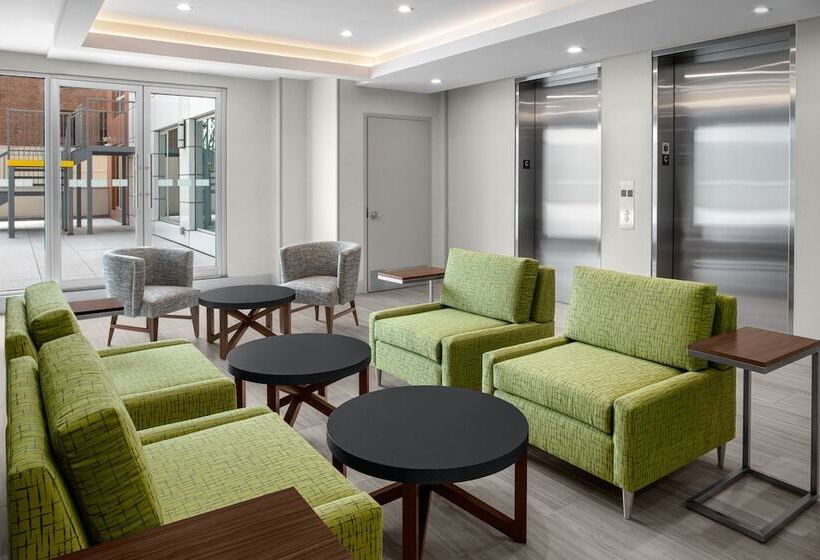 هتل Holiday Inn Express & Suites Woodside Laguardia Airport