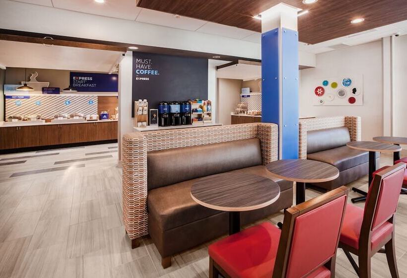 בית מלון כפרי Holiday Inn Express & Suites   Bardstown, An Ihg