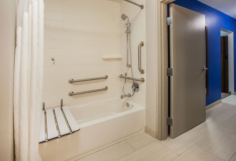 בית מלון כפרי Holiday Inn Express & Suites Dallas Central Market Center By Ihg