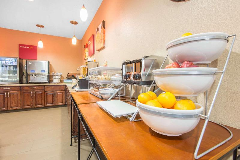 هتل Comfort Suites Rochester Henrietta University Area