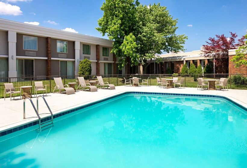 هتل Doubletree By Hilton Ann Arbor North