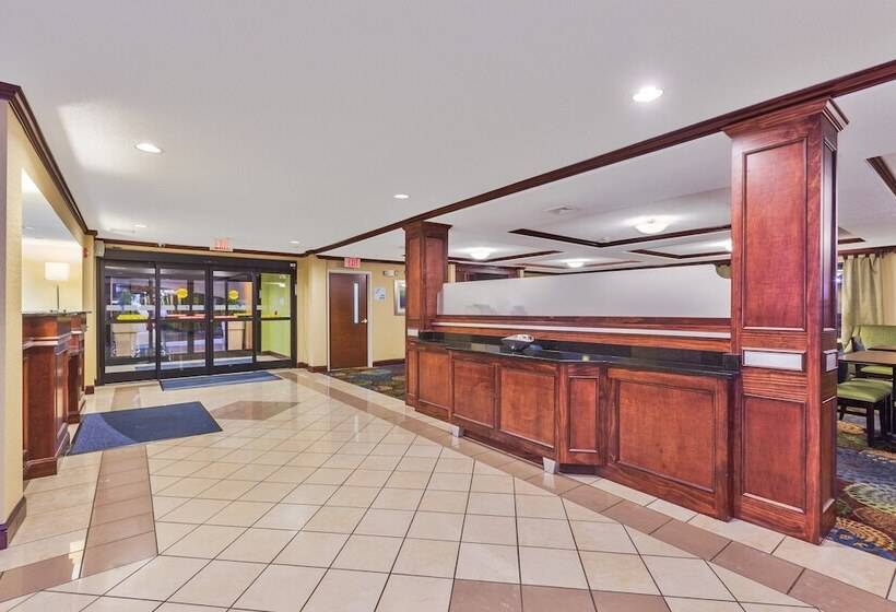 בית מלון כפרי Holiday Inn Exp Winston Salem By Ihg