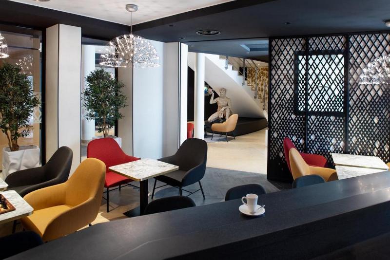 Отель Le Richebourg Hôtel, Restaurant & Spa