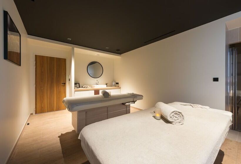 Отель Le Richebourg Hôtel, Restaurant & Spa