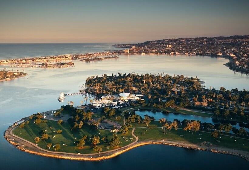 هتل Paradise Point Resort & Spa