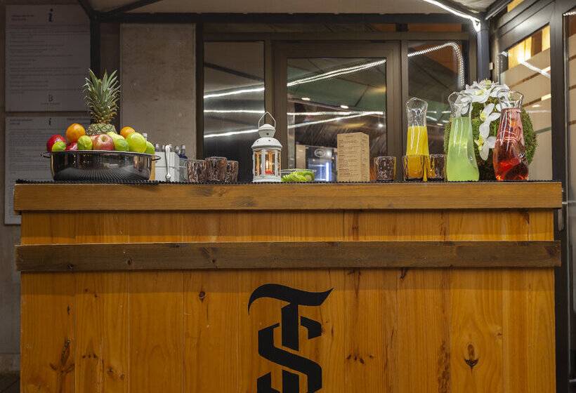 هتل Puerta De Bilbao