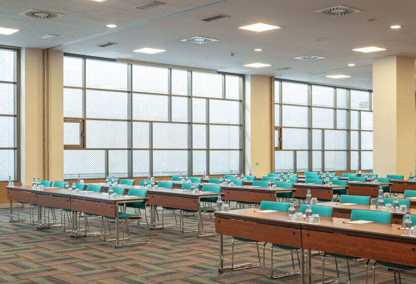 هتل Puerta De Bilbao