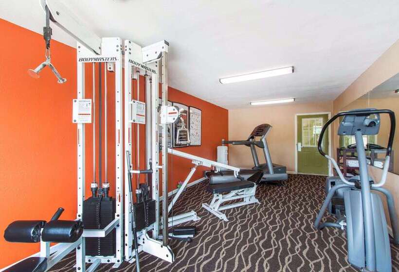 هتل Quality Inn & Suites I 35 Near Frost Bank Center